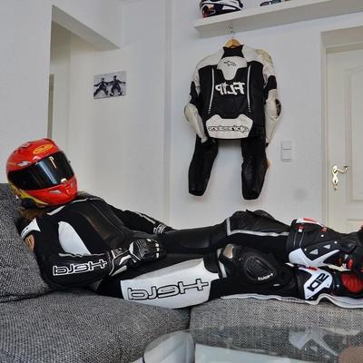 Sportbike-Leder und Helme