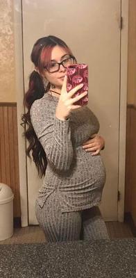 Mirror mirror on the wall, who's the sexiest preggo of them all?