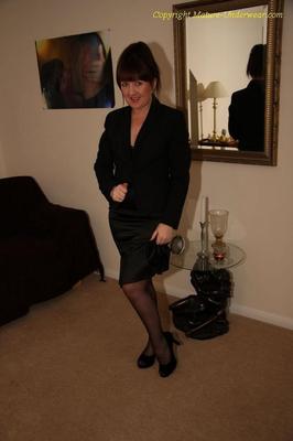 Nice MILF Angie in nylons