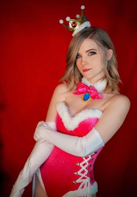 Cosplay de la princesa Peach de Navidad con guantes de satén