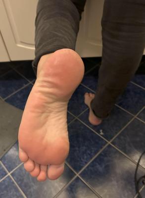 y old blonde sexy feet 