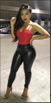 Hot Chicks in Leather Pants 