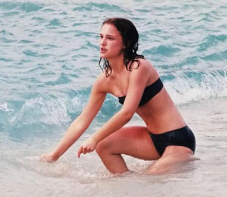 La hermosa barriga plana de Natalie Portman (primeros planos y lindas fotos