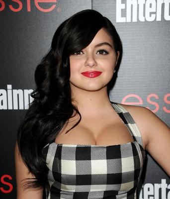 Atriz adolescente peituda Ariel Winter, os produtores adoram seus peitos grandes